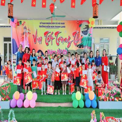 Đoàn xã Hà Nam hỗ trợ các em học sinh có hoàn cảnh khó khăn tại các trường nhân dịp Tết Trung thu năm 2025